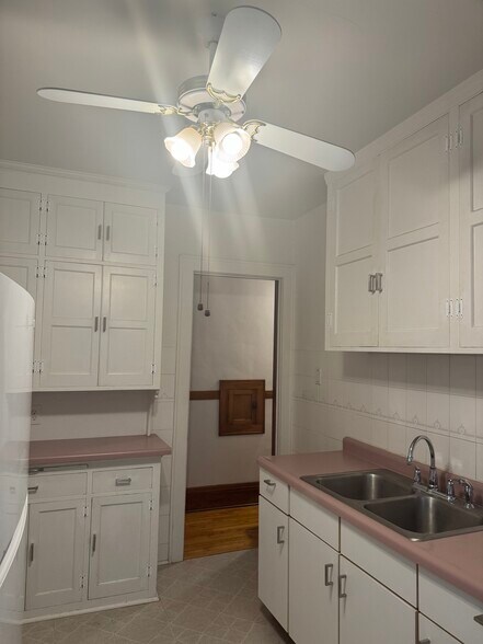 kitchen - 972 Goodrich Ave