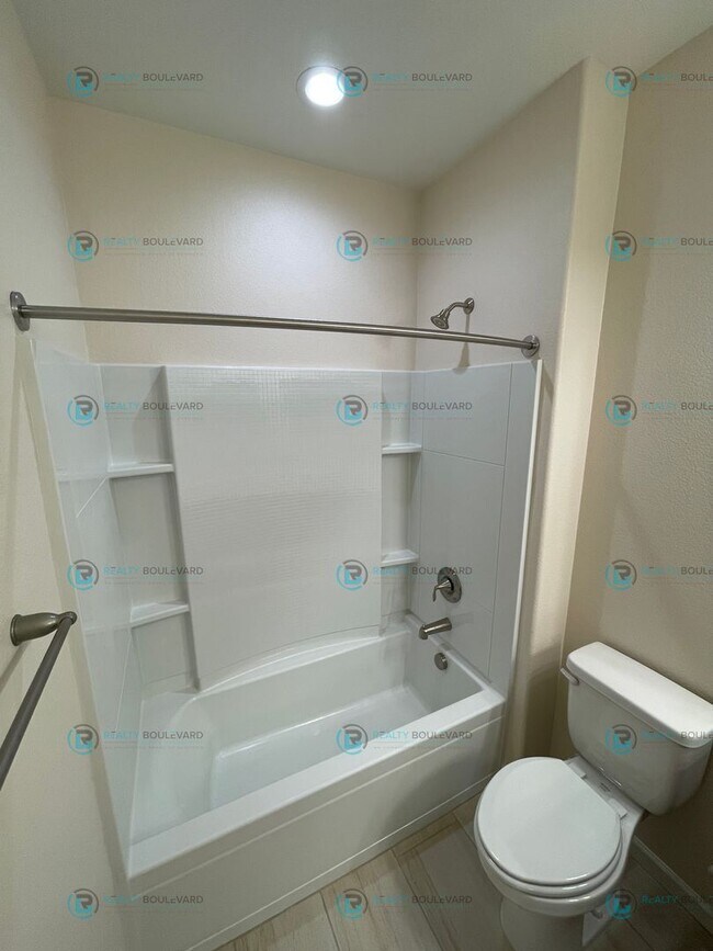 Building Photo - 3-Bedroom 2.5 Bathroom 2 car garage Condo in Carson City