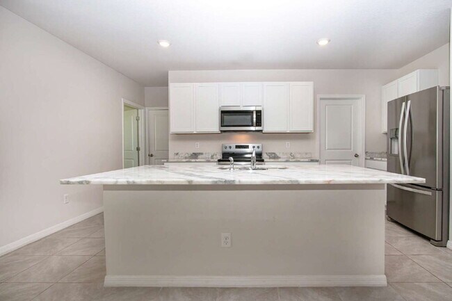 Building Photo - Spacious 5-Bed Retreat with Granite Elegance in Lakewood Ranch