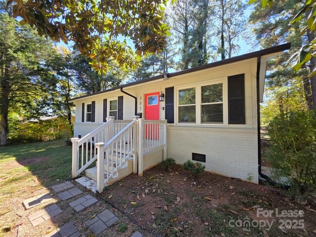Building Photo - 305 Amber Ct SW