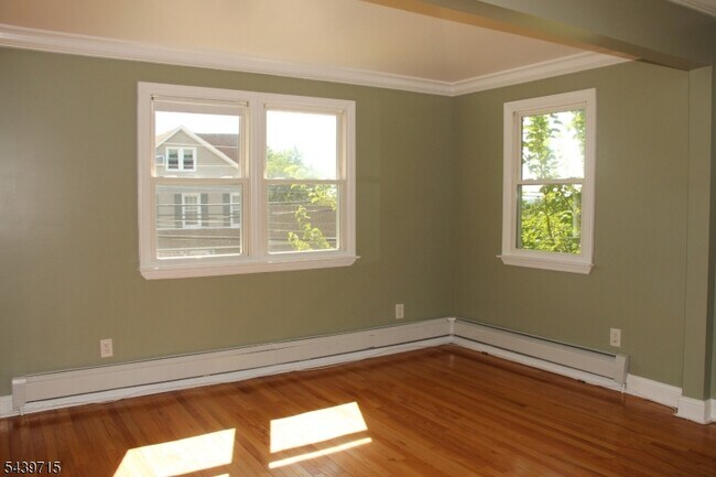 Building Photo - 420 Lakeview Ave