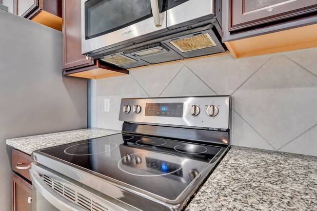 Building Photo - COMING EARLY JUNE 2026! (Pet Friendly)