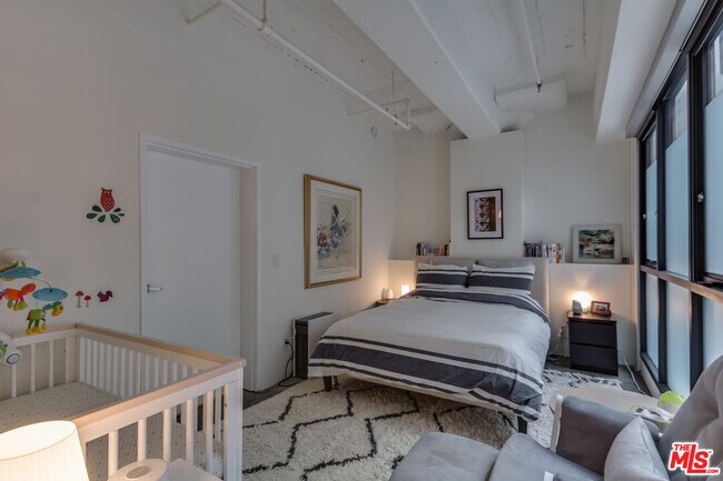 Building Photo - 1100 S Grand Ave