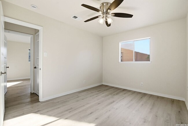 Building Photo - 4606 Hollyspring Dr