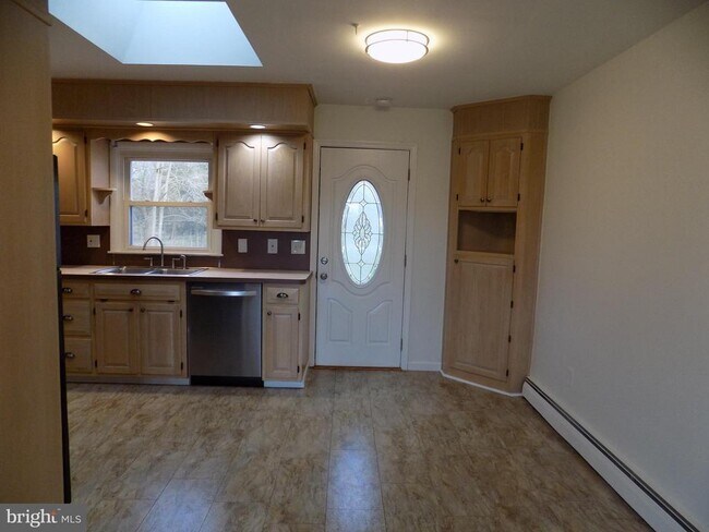 Building Photo - 3168 Middle Creek Rd