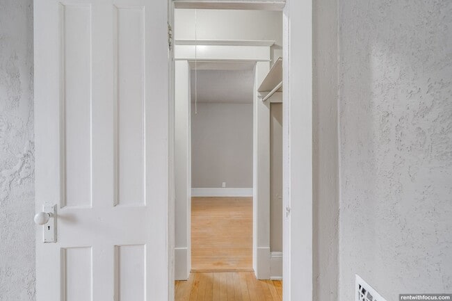 Building Photo - 328 Parkway Ave