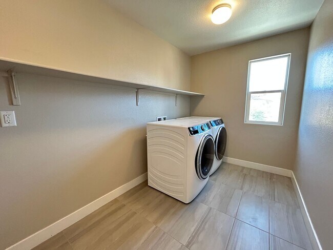 Building Photo - Modern Luxury Mesquite, NV Home!