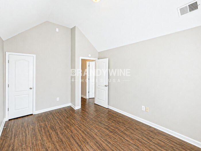Building Photo - 2456 Quincy Loop