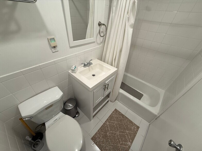 Building Photo - 668 Tremont St