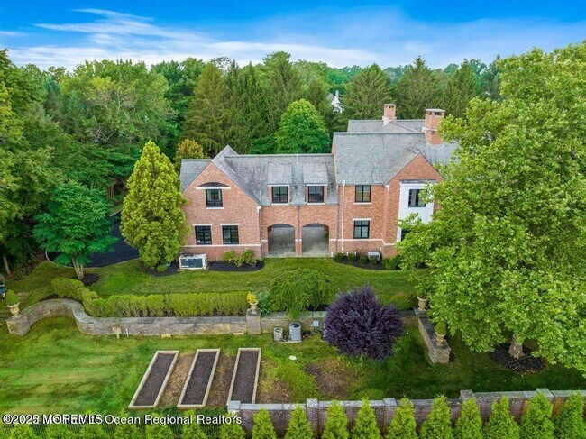 Building Photo - 18 Sheraton Ln