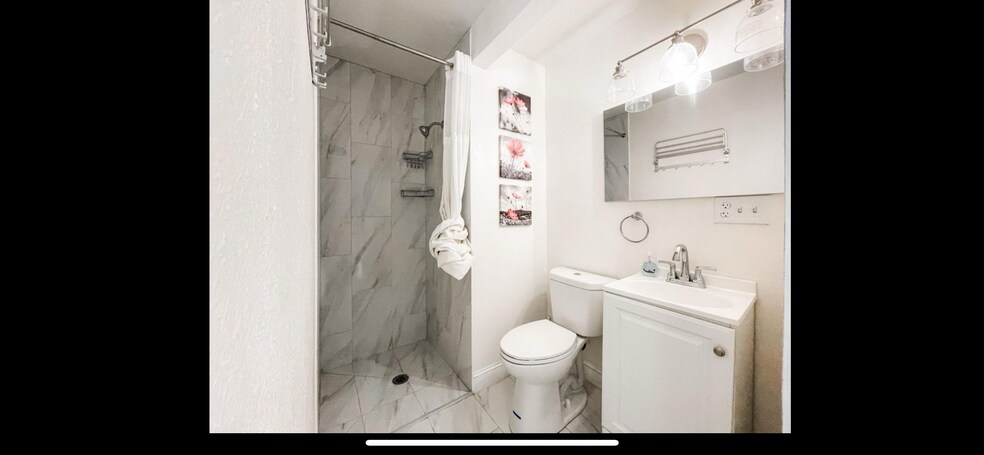 Building Photo - 2033 Mistral Pl