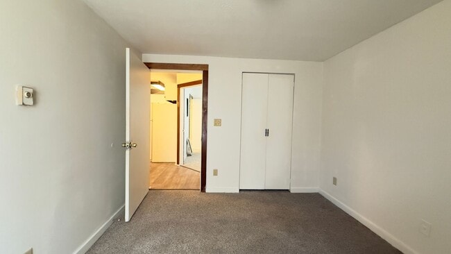 Building Photo - 233 S 4th St