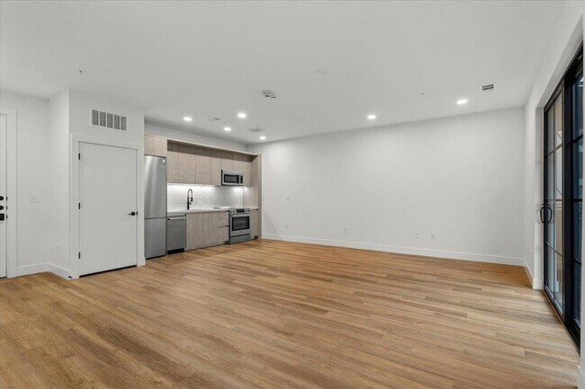 Building Photo - 4315 S Congress Ave