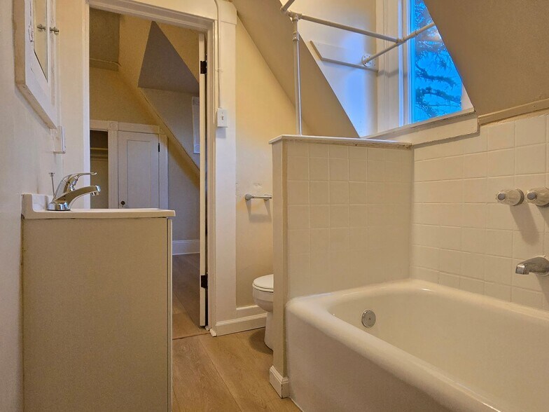 Building Photo - 99 S 14th St