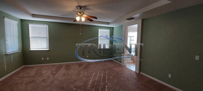 Building Photo - Beautiful 5 bedroom, 3 bath house