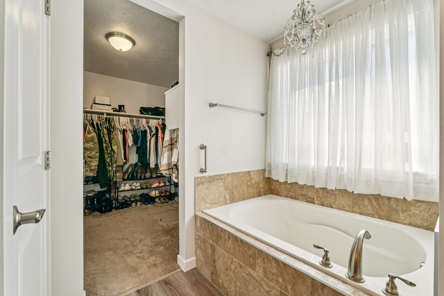 Building Photo - 4233 N Price Ave