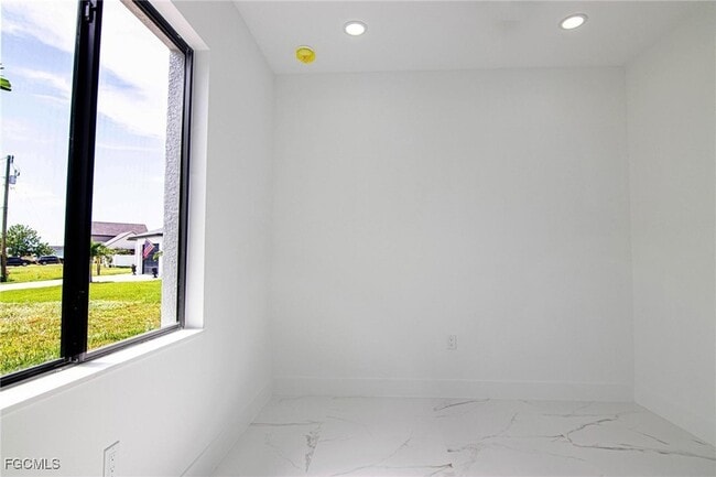 Building Photo - 829 NW 29th Ave