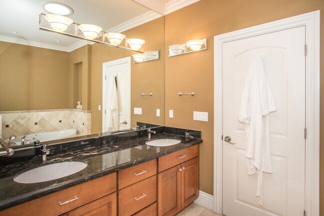 Building Photo - 446 Guadalupe Dr