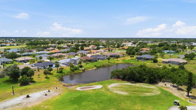 Building Photo - "Spacious 3-Bedroom Retreat with 2 Full Baths in Rotonda West Pinehurst!"