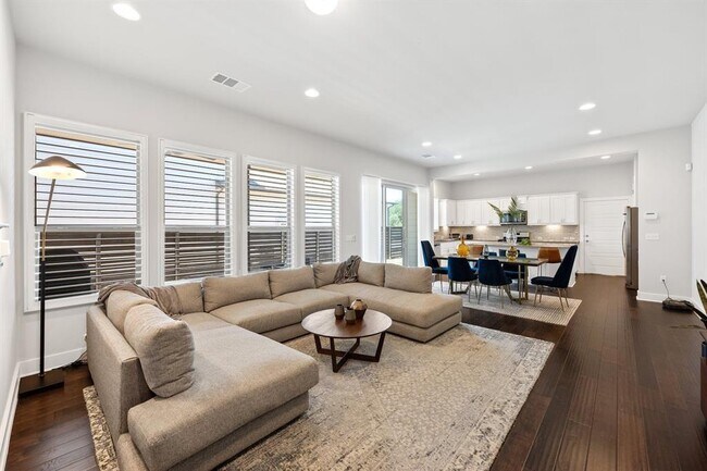 Building Photo - 1506 Arcilla St