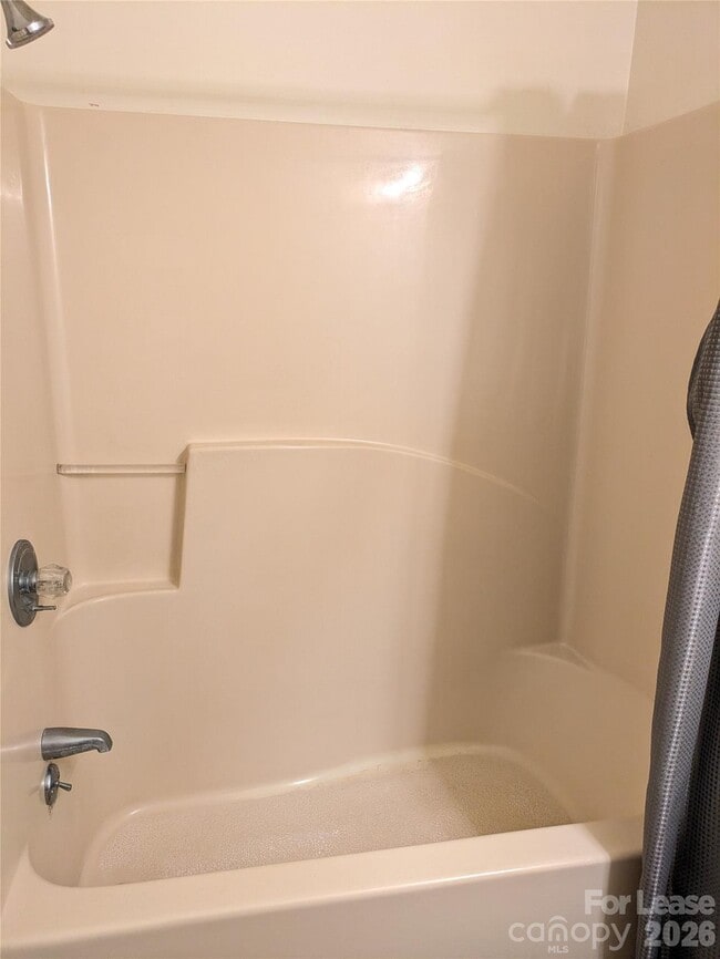 Building Photo - 111 Birdie Ct