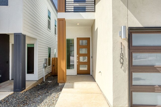 Building Photo - Brand New 3/2.5 Townhome