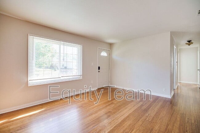 Building Photo - 9751 Marino Dr