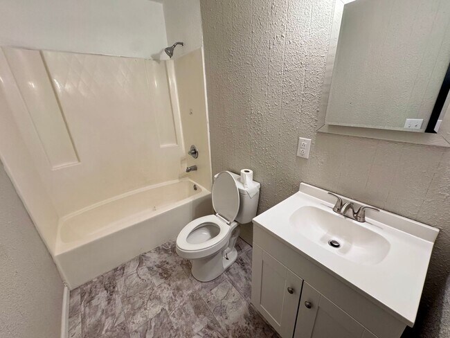 Building Photo - 228 SE 121st Rd