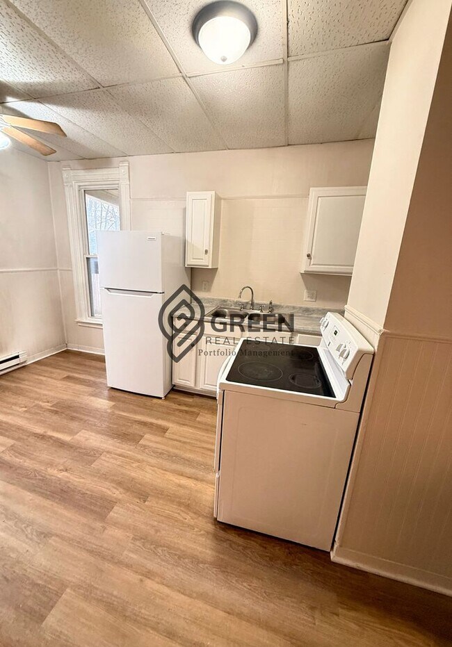 Building Photo - 464 S Harrison Ave