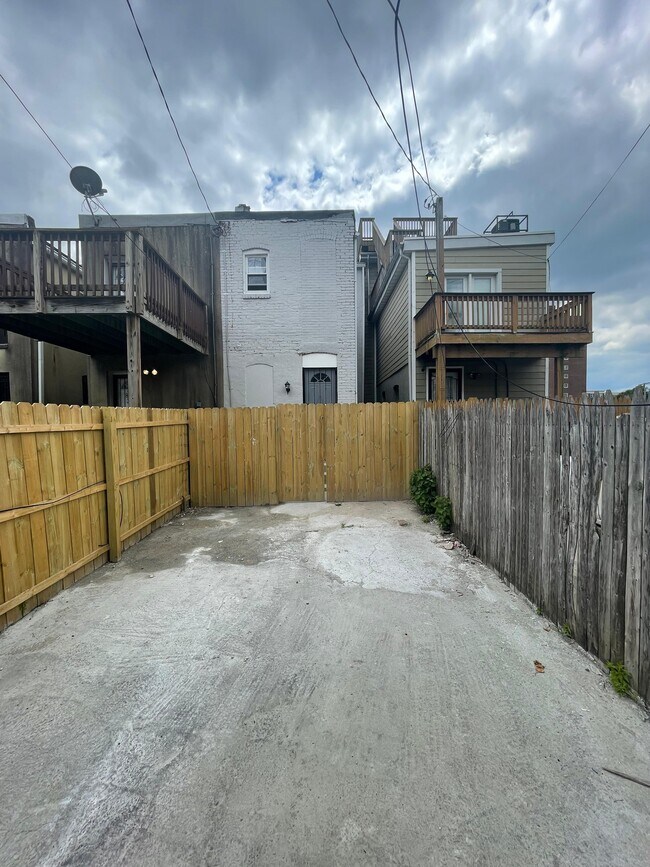 Building Photo - 2038 Orleans St