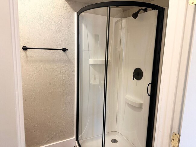 Building Photo - 3 Bedroom 2 Bath Forest Grove OR