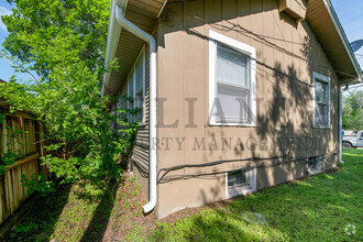 Building Photo - 317 W Kinkaid Ave