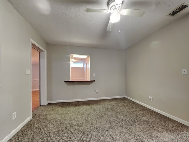 Building Photo - 6936 Clovis Rd