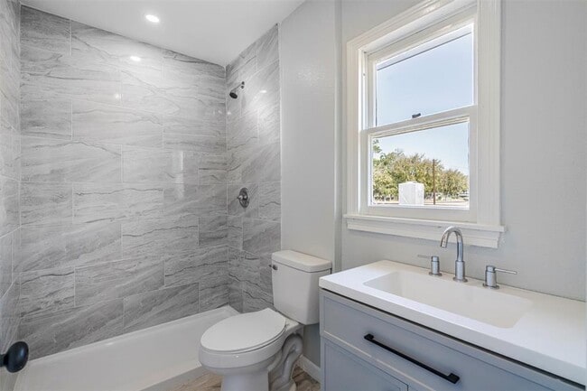 Building Photo - 1819 Pecan St