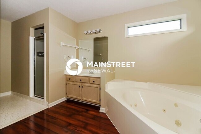 Building Photo - 4 Bedroom Pet-Friendly Home in Cordova, TN with Main Street Renewal