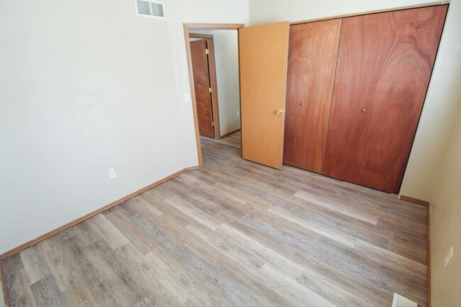 Building Photo - 407 E 8th Ave