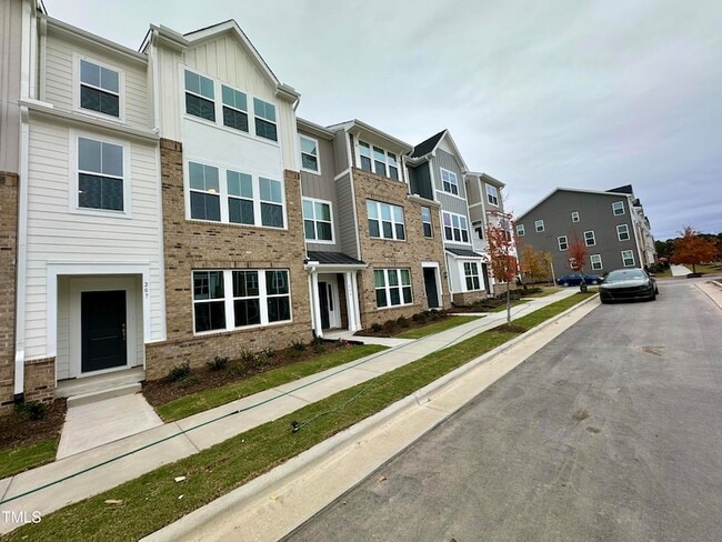 Building Photo - 209 Hickory Plns Rd