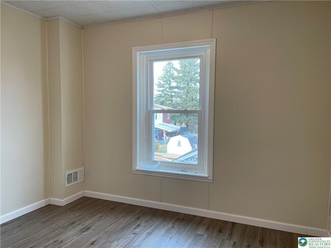 Building Photo - 2066 Grape St