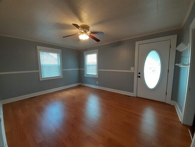 Building Photo - 2001 Highland Ave