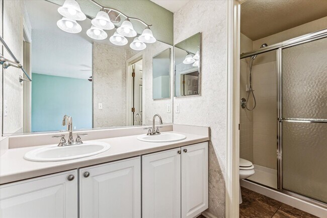 Building Photo - Evolve Real Estate: Meticulously Maintaine...