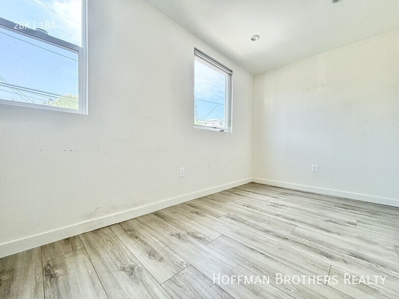 Building Photo - 727 Silver Lake Blvd