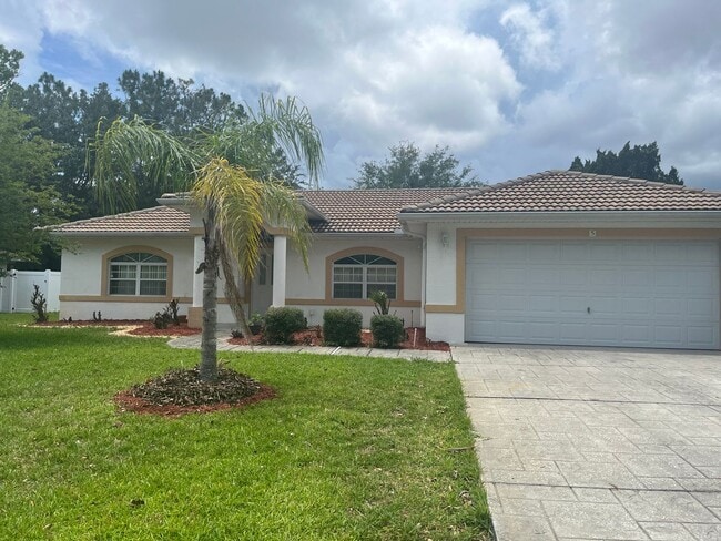 Building Photo - Single family Home with Florida room!