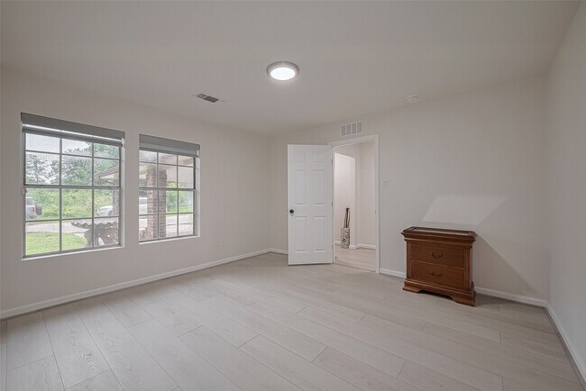 Building Photo - 8715 Guinevere St