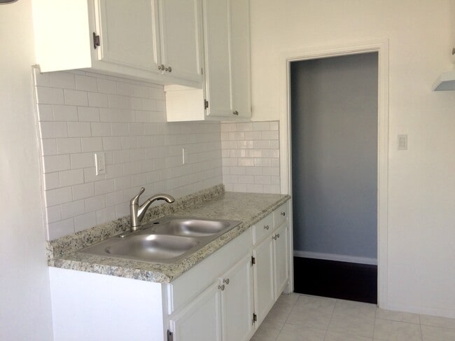 Building Photo - 1129 N Madison Ave