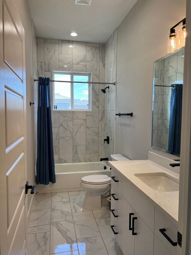 Building Photo - Alamo Heights Area!!