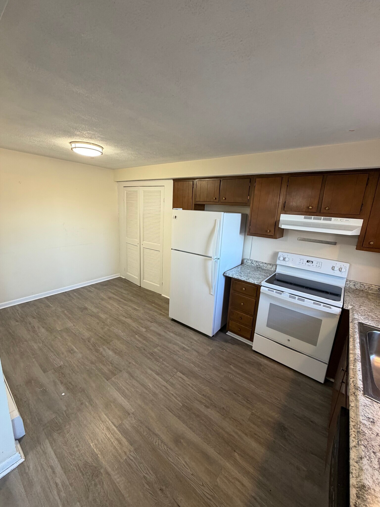 Building Photo - 16 Cherry St