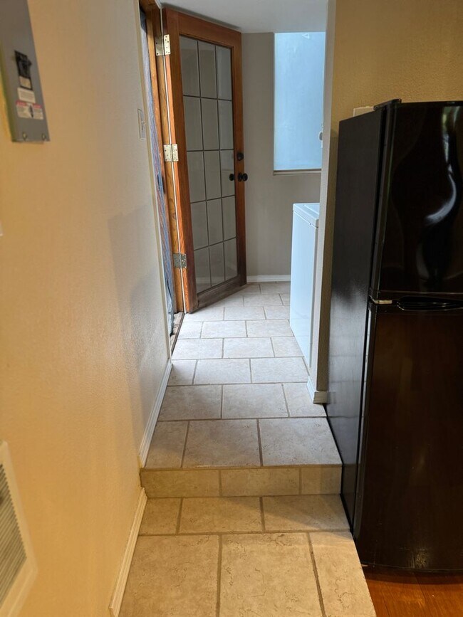 Building Photo - 1bd/1ba Seattle Home