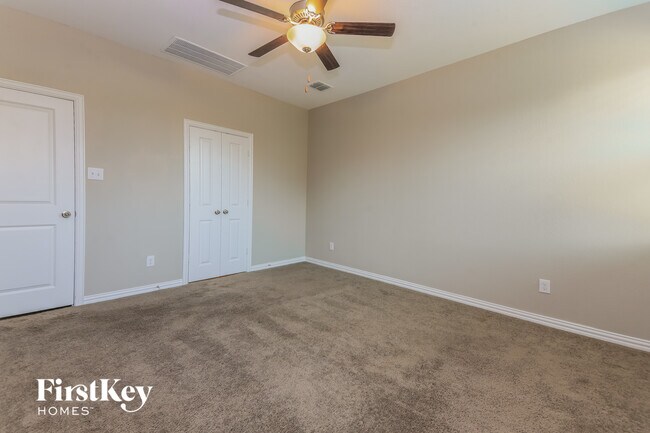 Building Photo - 2144 Clarion Dr
