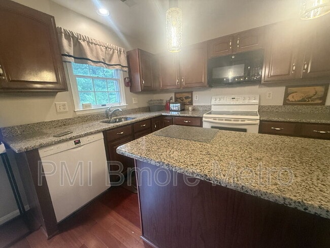 Building Photo - 906 Hidden Moss Dr
