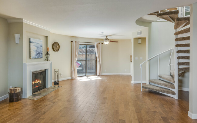 Building Photo - Beautiful Redondo Beach Townhouse